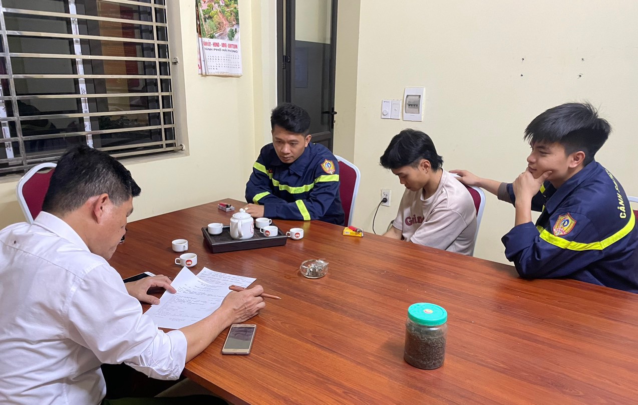 Giải cứu nam thanh niên định nhảy cầu Bính tự tử trong đêm